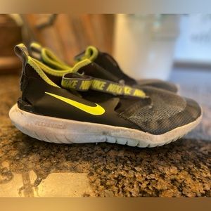 🔥BOGO🔥Nike Flex Runner Black and Neon 4Y